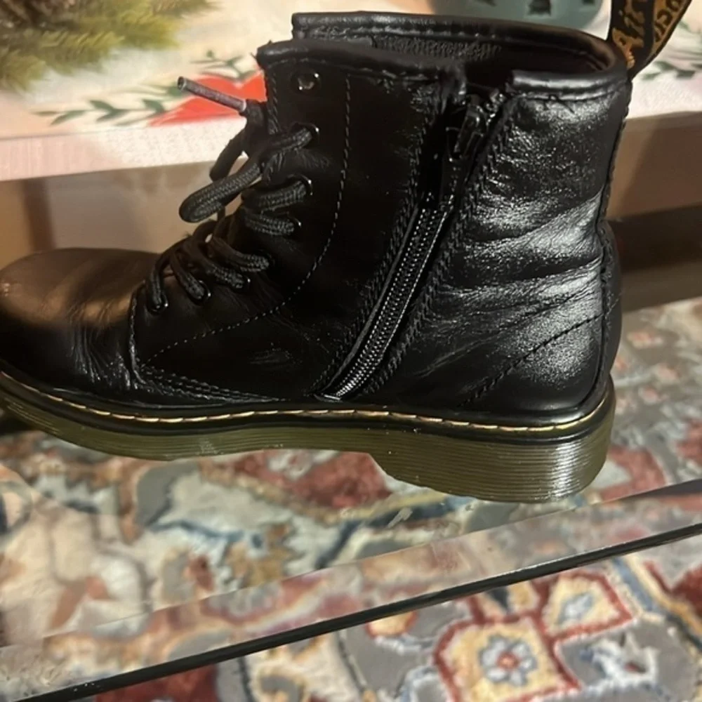 Dr. Martens size 2 children, used pre sanitized,ready to go 🖤